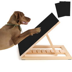 FurFlasher tabla de rascado para perros en uso, fomenta juego y cuidado de uñas.