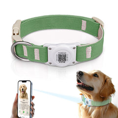 Collar Furrigo con etiqueta rastreadora y código QR para localización rápida.