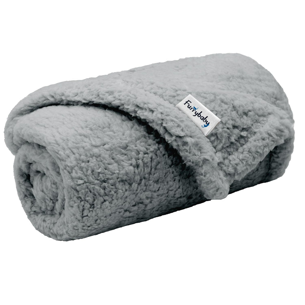 Manta furrybaby para perro pequeño en sherpa gris, ideal para paseos y descansar.