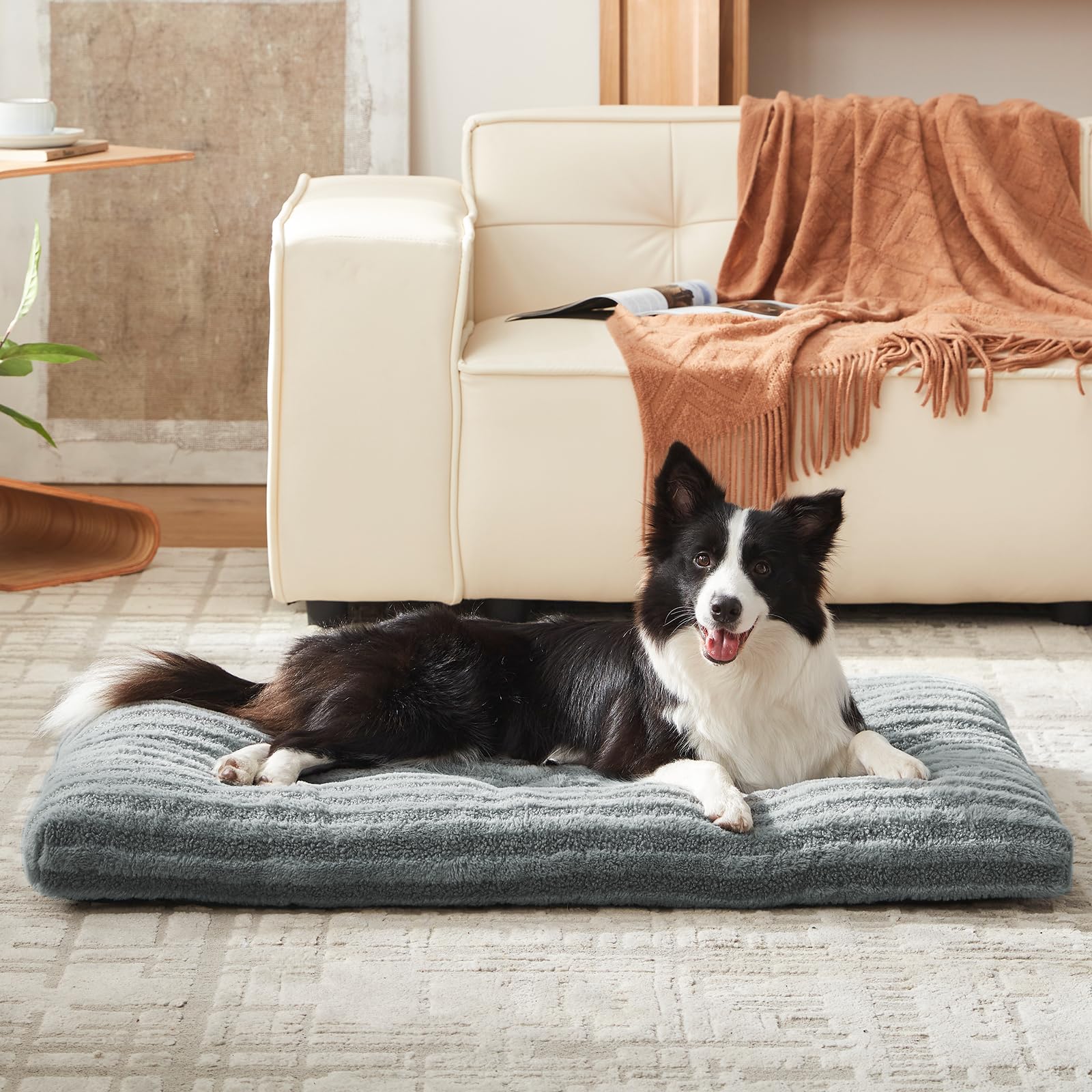 Cama FurTIME con bordes densos para contorno suave al dormir.