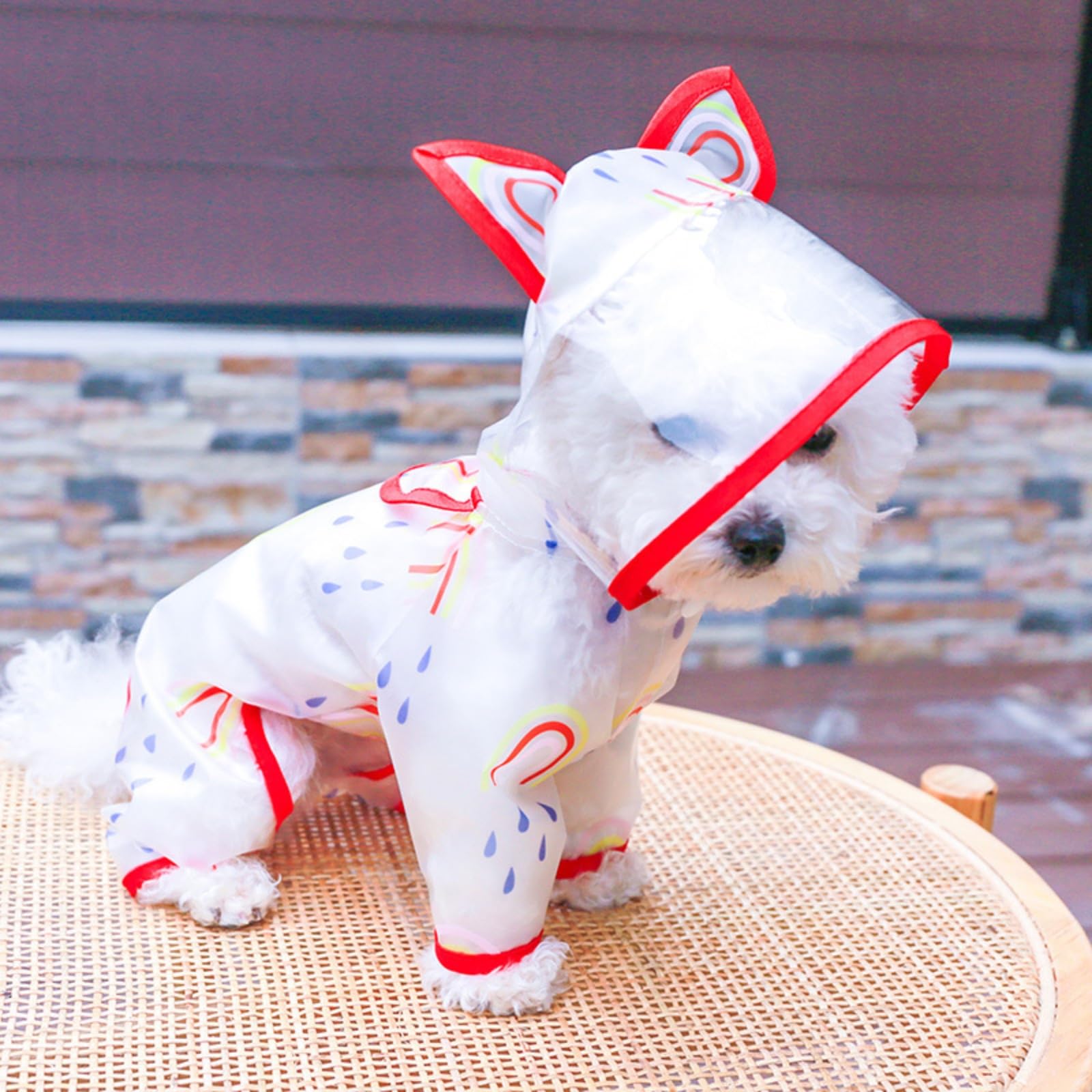 Abrigo Genérico para perros con tiras reflectantes, mejora visibilidad nocturna.