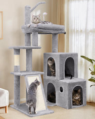 Torre Globlazer para gatos en interior, escena de sala, ofrece estación estable para felinos grandes.