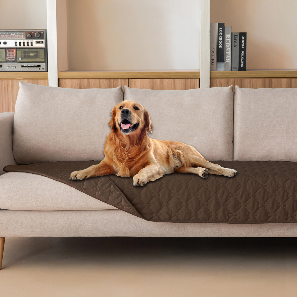 Manta impermeable gogobunny en primer plano protege muebles con suavidad.