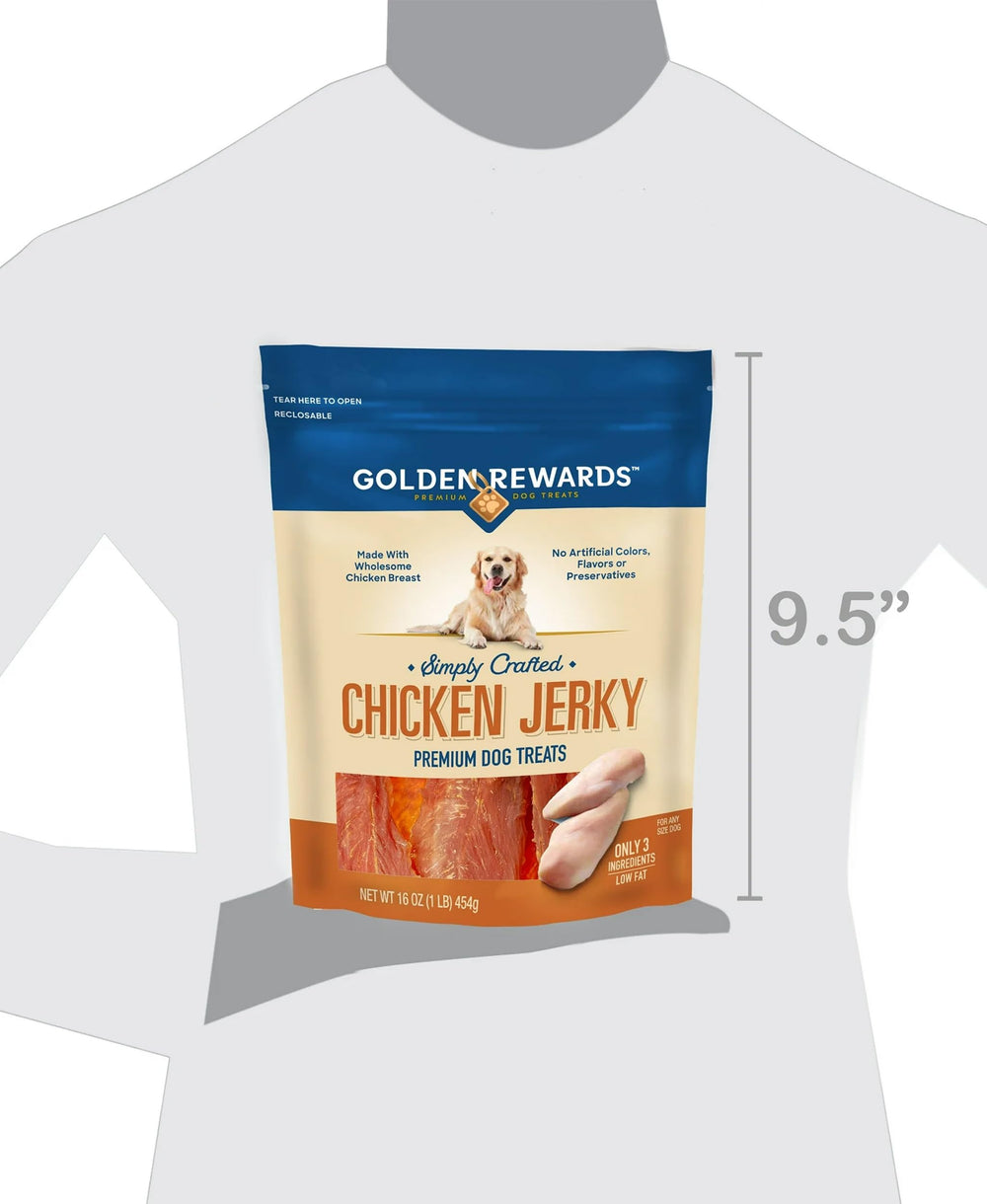 Golden Rewards perro disfrutando una tira de pollo como snack entre comidas