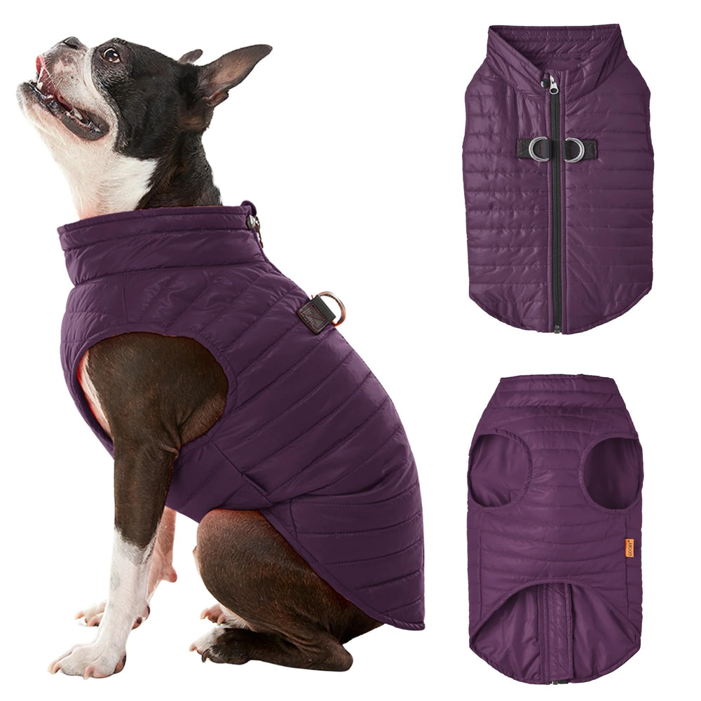 Gooby chaleco acolchado morado mediano, vista lateral; abrigo ligero para paseos en clima ventoso.