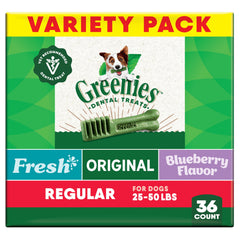 Greenies dentales original para perros adultos masticando y limpiando encías
