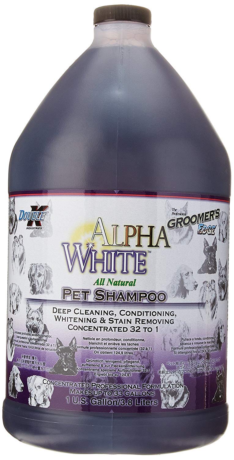 Groomers Edge Alpha White Champú, botella en primer plano, realza blancos y elimina manchas.