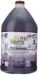 Groomers Edge Alpha White Champú, botella en primer plano, realza blancos y elimina manchas.