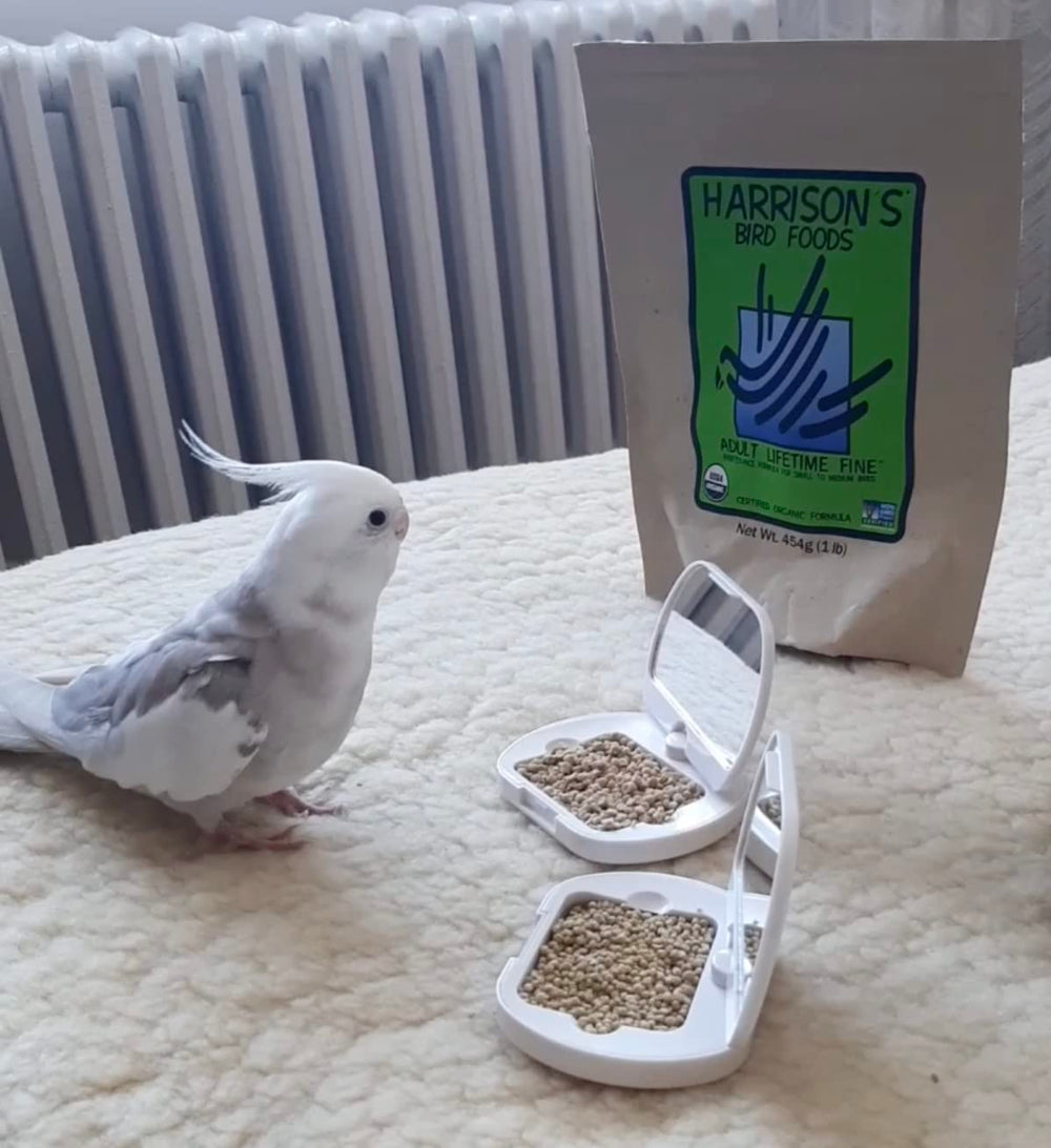 Harrison's Bird Foods, envase con capacidad de 5 libras.