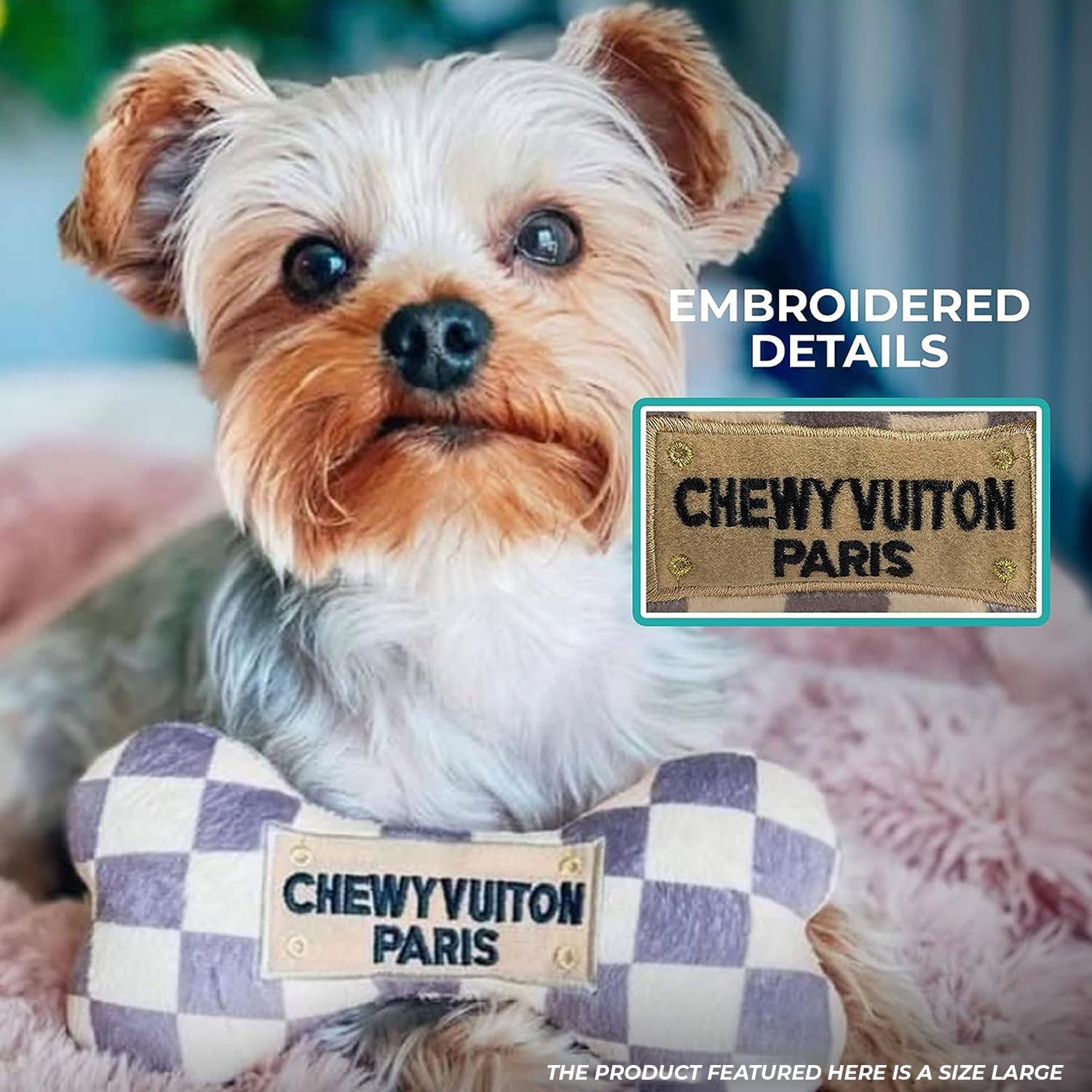 Haute Diggity Dog Checker Chewy Vuiton Chirriador integrado para entretenimiento prolongado.