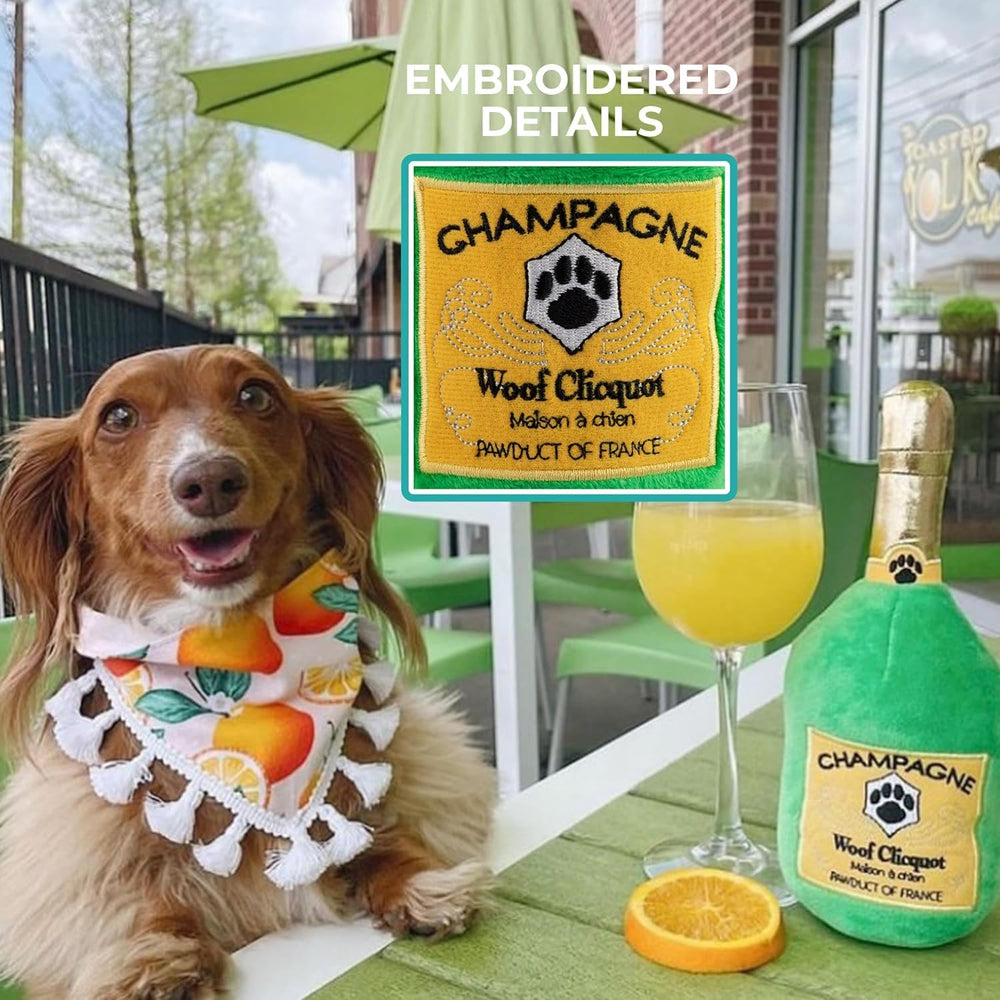Detalles bordados en Woof Clicquot Classic aportan elegancia y dulzura.