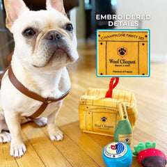 Detalles bordados de Haute Diggity Dog en juguetes, estilo y entretenimiento
