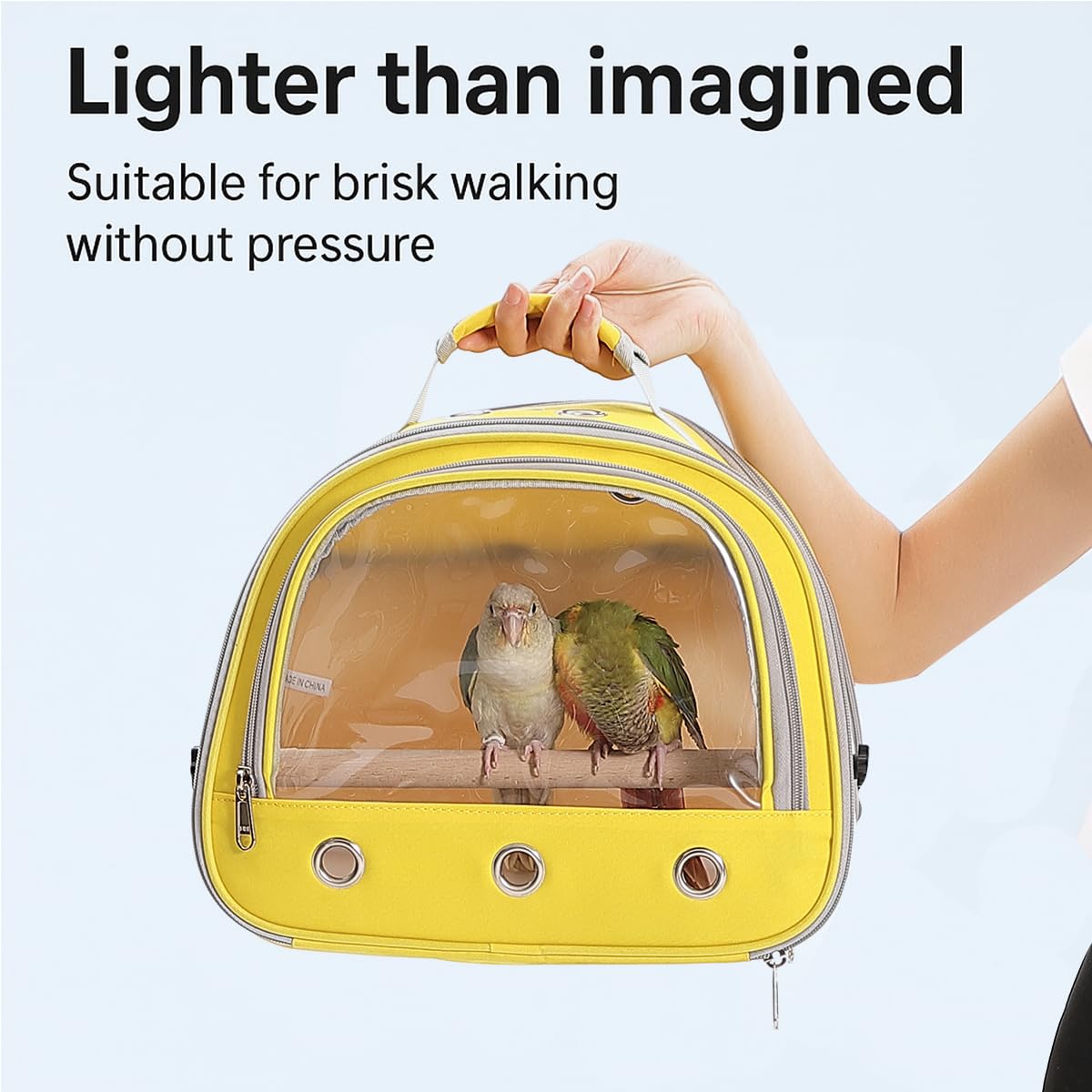 Accesorios incluidos en la mochila: perch de madera y bandeja para limpieza.
