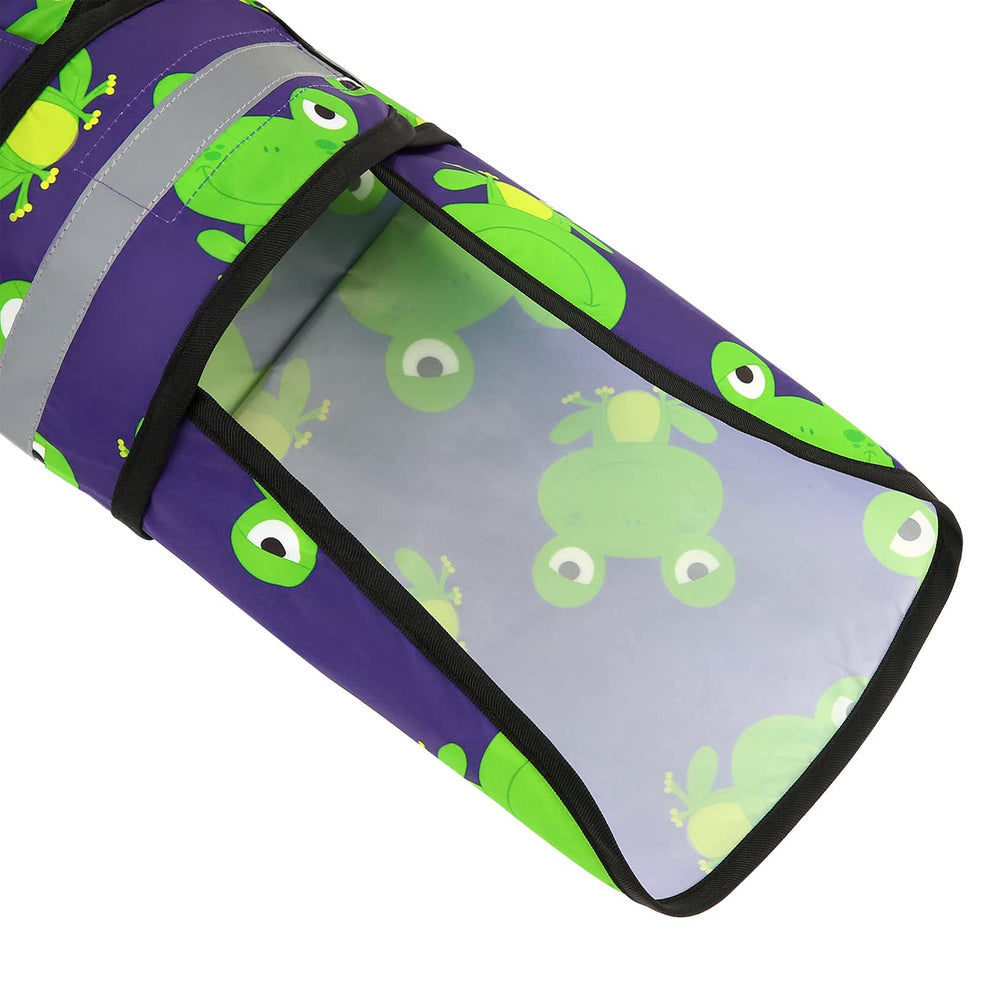 Modelo usando chubasquero HDE en talla M para perros medianos.