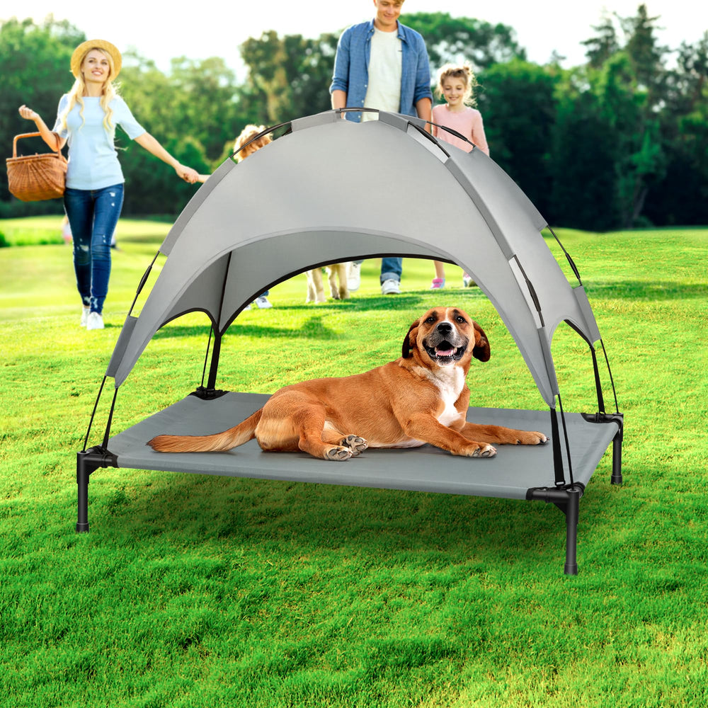 Uso interior y exterior de la cama Heeyoo para perro, versatilidad total.