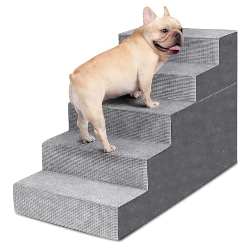 Heeyoo escaleras para perros de 5 peldaños junto a cama alta, facilitan subir con seguridad.