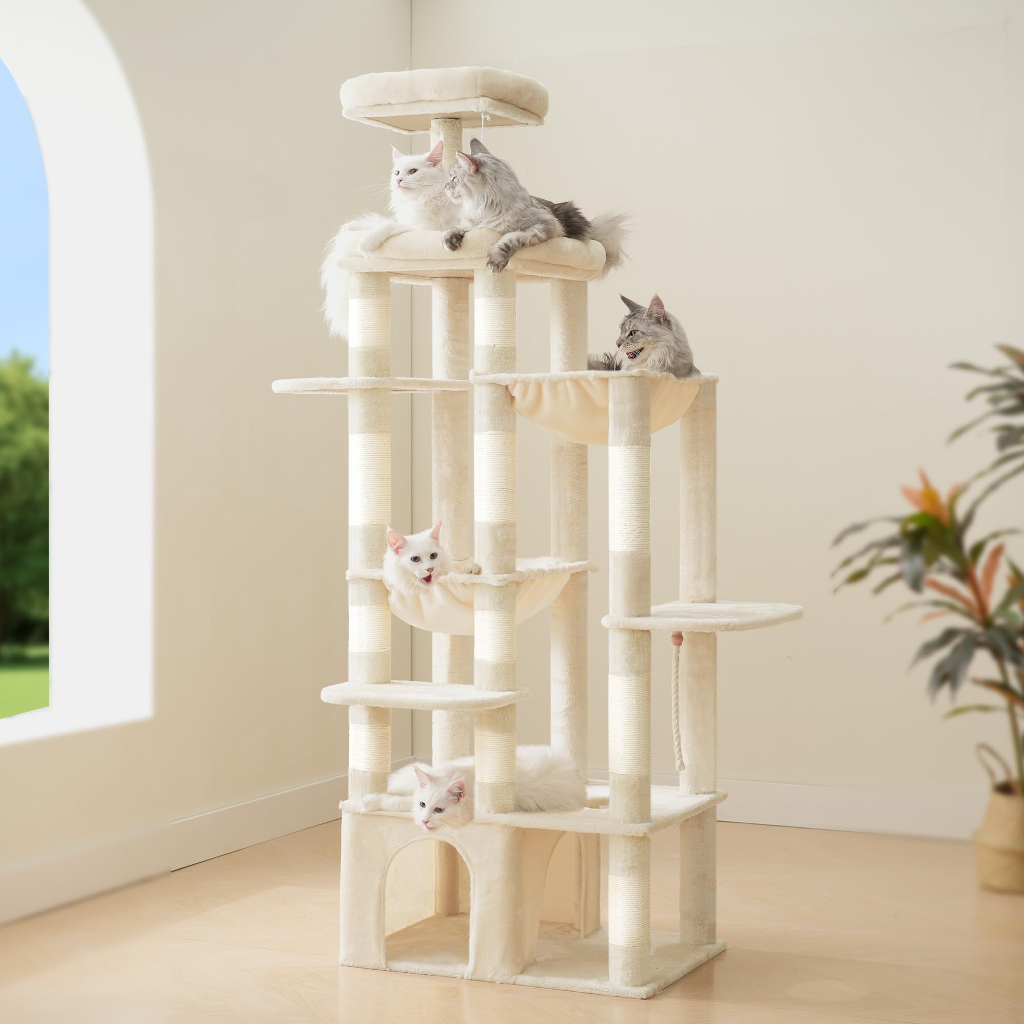 Heybly Arbol para Gatos: acabado beige que complementa la decoración del hogar.