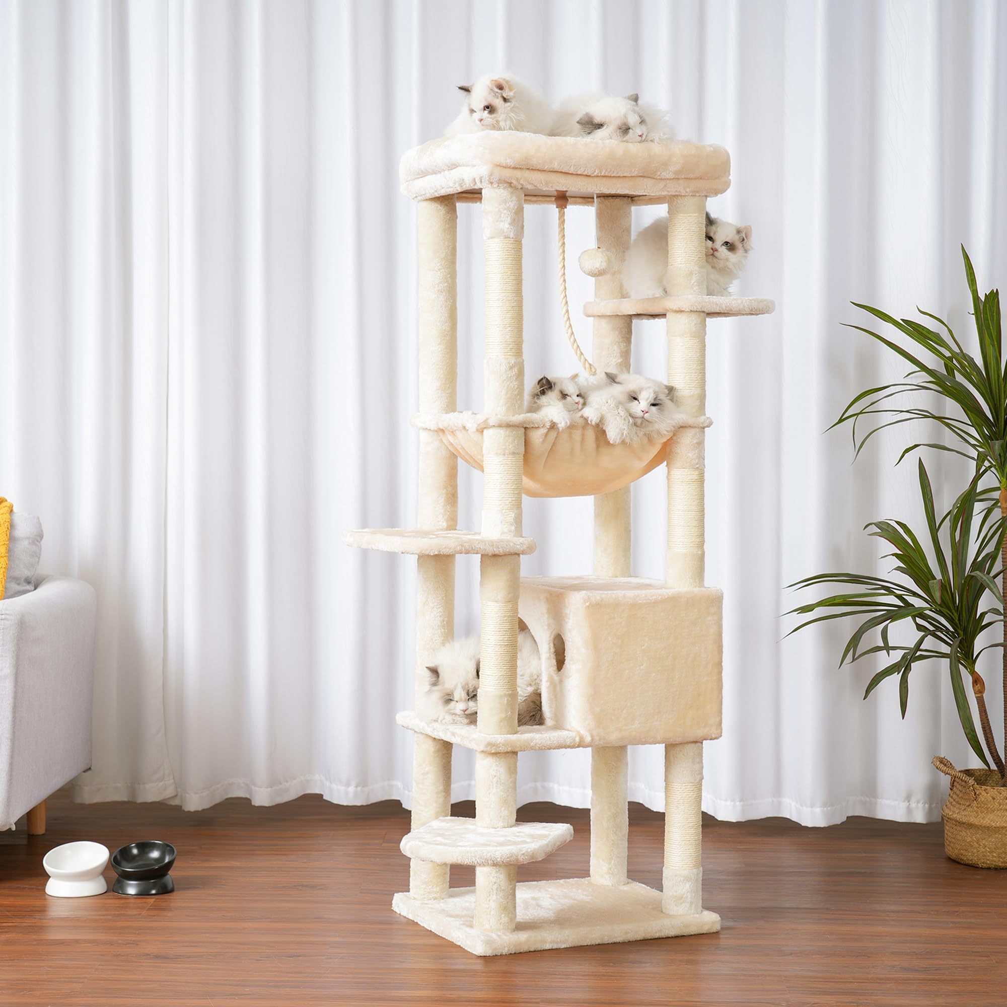 Heybly árbol para gatos, acabado beige elegante que armoniza con interiores.