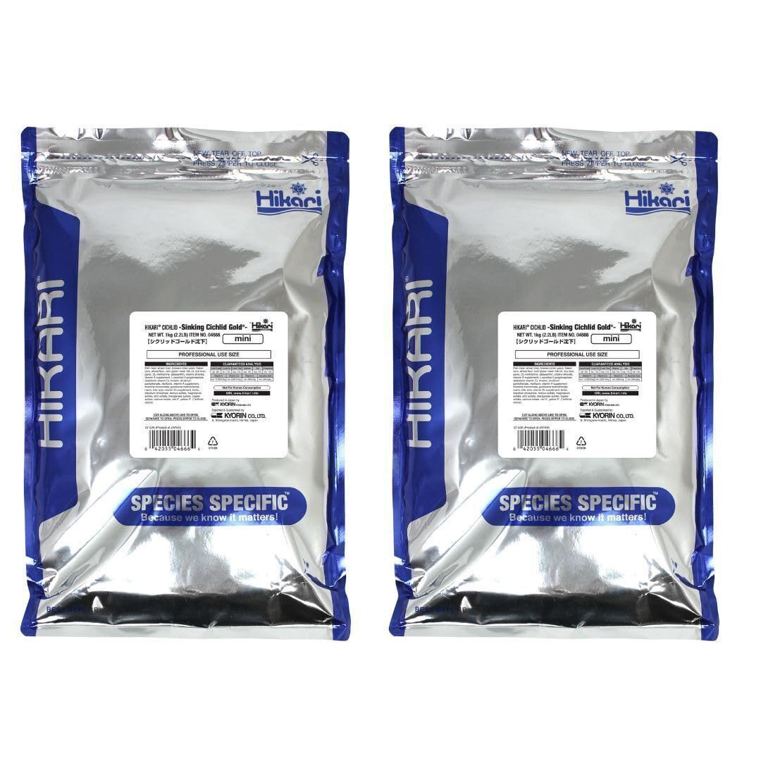 Alimento Hikari Cichlid Gold mini-gránulos en empaque, realza el color y la forma.