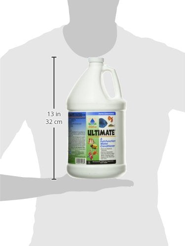 Hikari Ultimate Condicionador de Agua en uso, protege a peces durante cambios de agua.