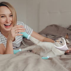 Conjunto Hillban: bozal y botines para gato en cuidado