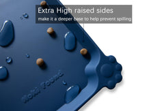 Base impermeable de Hoki Found para comidas de mascotas, evita derrames en el suelo.
