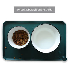 Estera antideslizante de silicona Hoki Found, ideal para perros y gatos durante la comida.