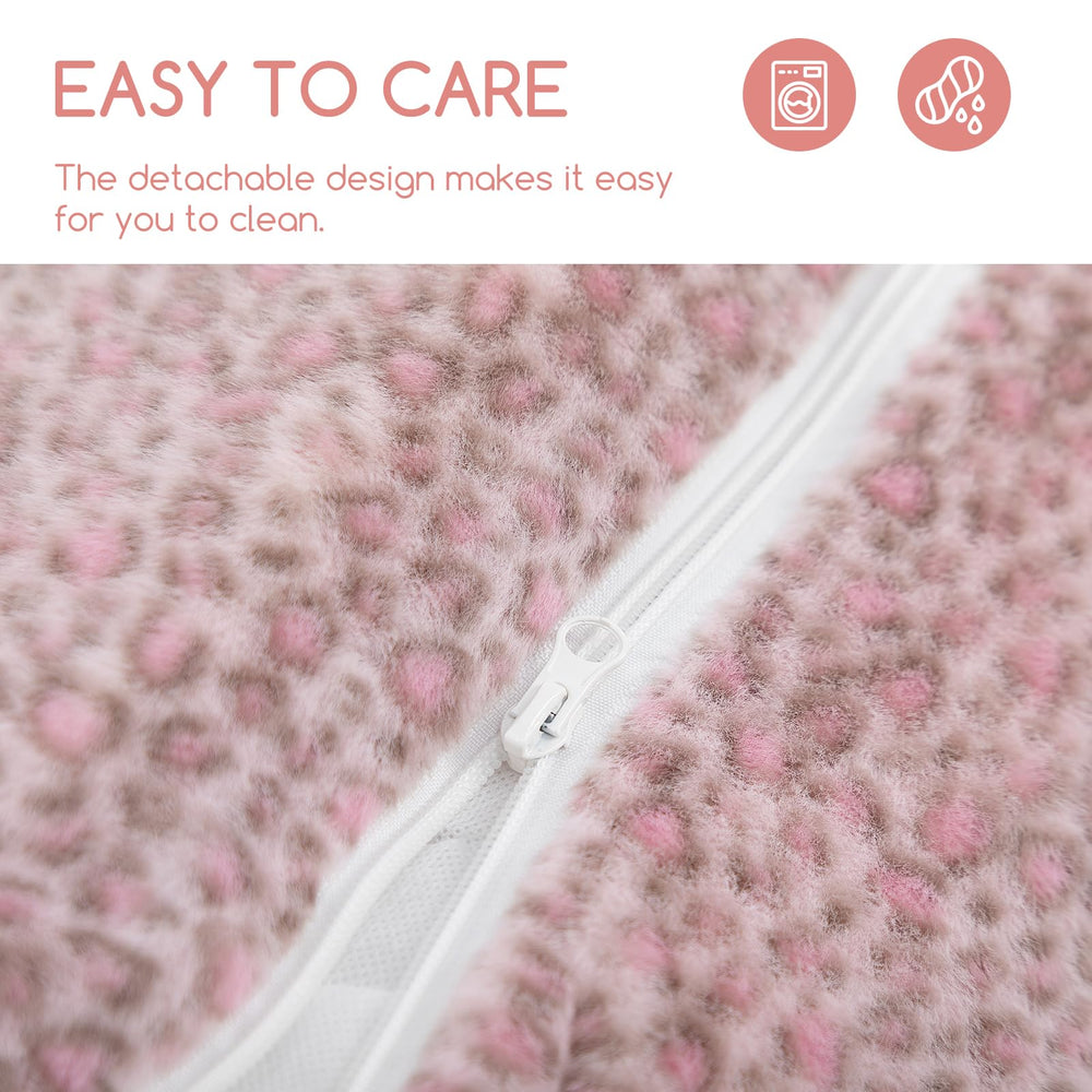 Cama desplegada de Hollypet, extensión para descanso amplio.