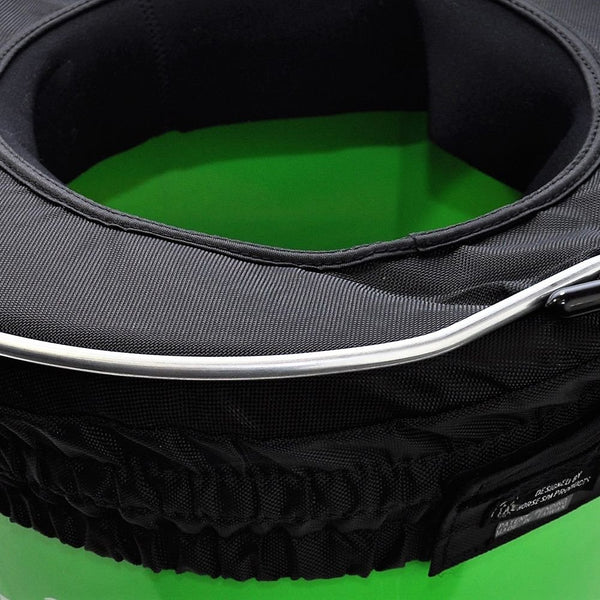 Horse Spa Water-n-Hole: bordes suaves protegen el rostro del caballo durante el viaje.