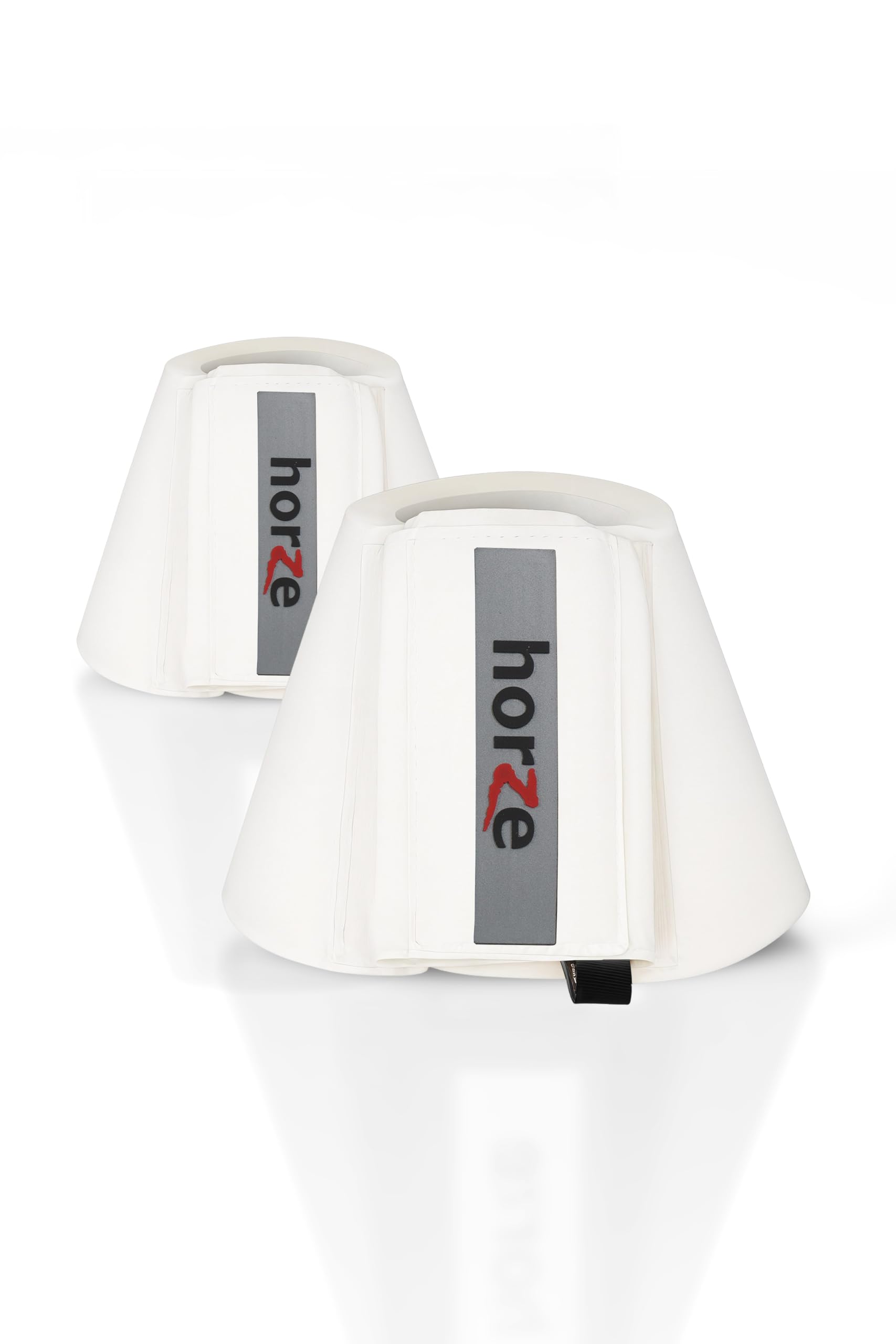 HORZE Pro Overreach Bell Boots en blanco protegidas para entrenamientos y doma