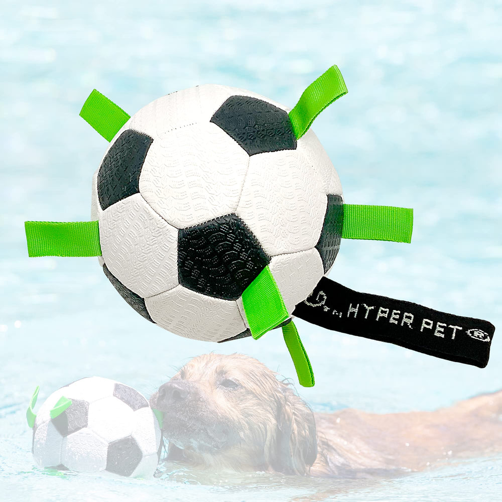 Balón Hyper Pet Grab Tabs resistente y fácil de limpiar para perros activos.