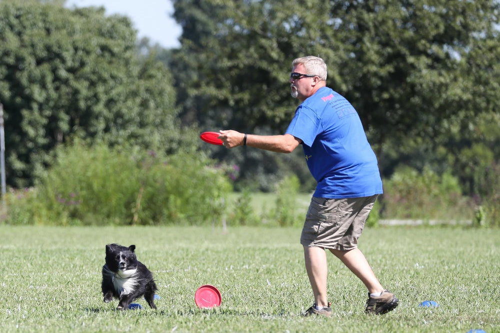 Hyperflite Pup Jawz rosado disc no flota en agua.