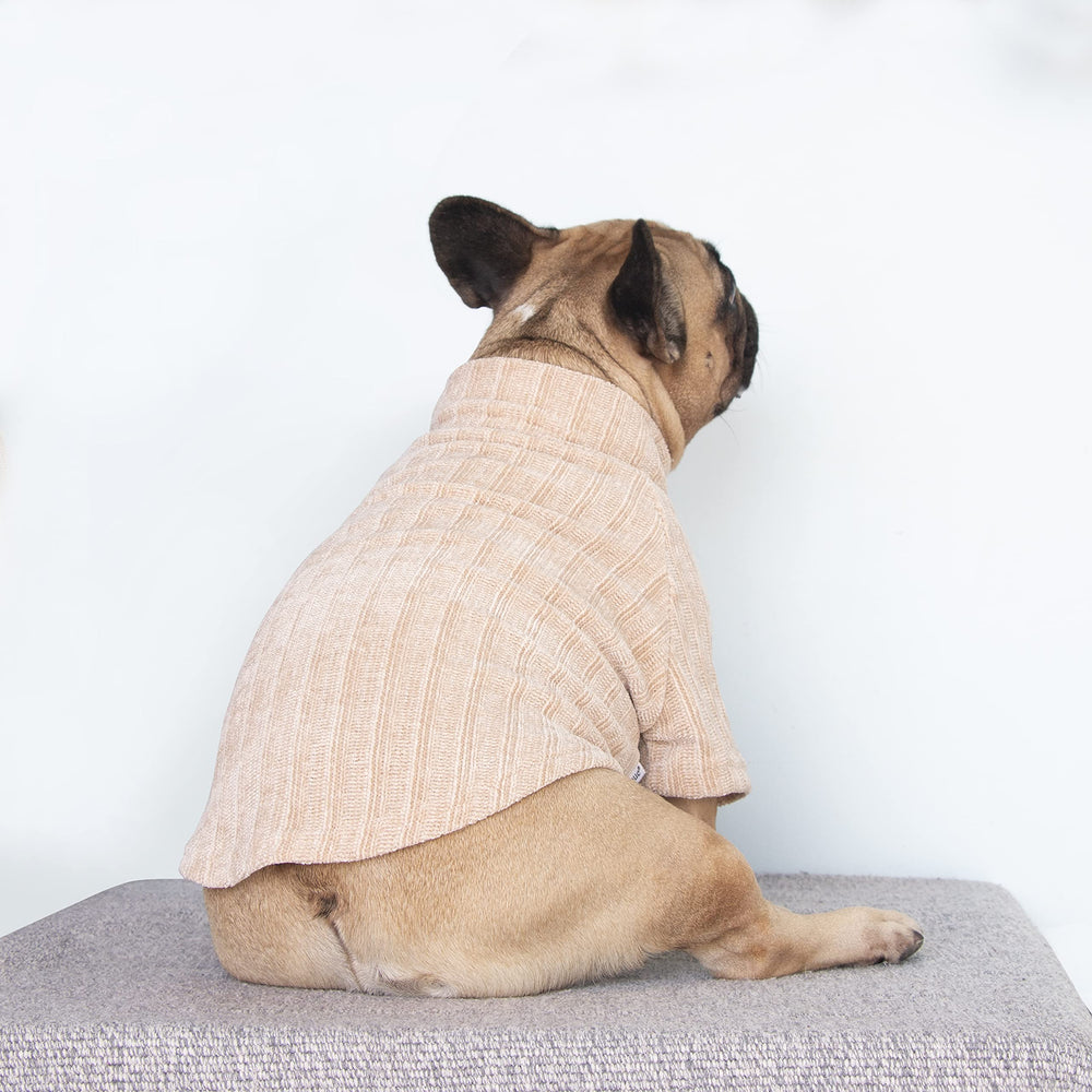 Diseño con ajuste relajado y mangas sueltas para comodidad del perro