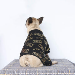 Pijama iChoue para perro bulldog francés, vista trasera, acabado elegante y cómodo.