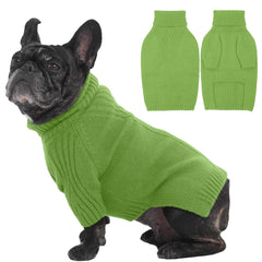 Sudadera IECOii para perro mediano frente en verde hierba, cálida y elegante