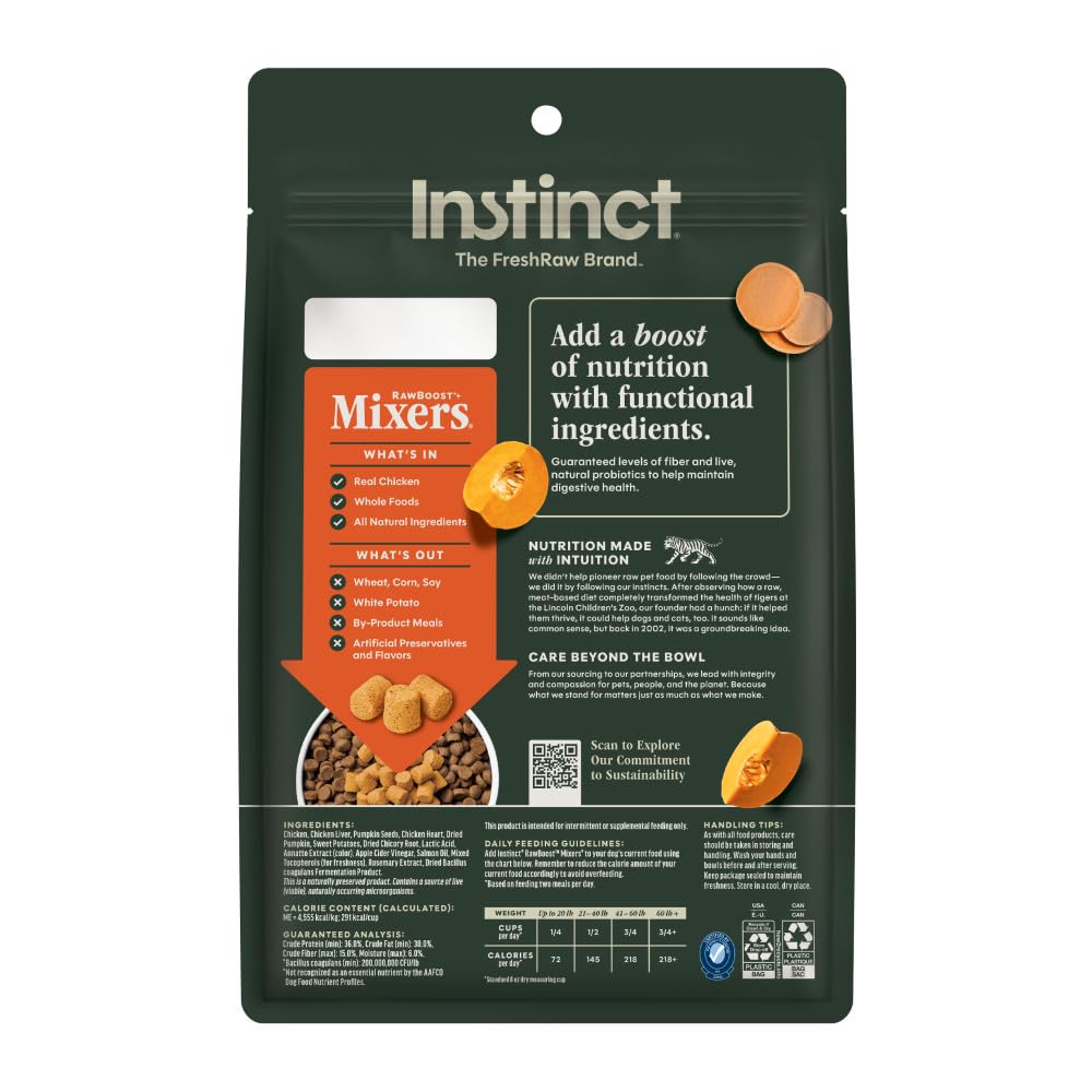Instinct Raw Boost Mezcladores Salud intestinal: primer plano de pollo y calabaza como ingredientes funcionales.