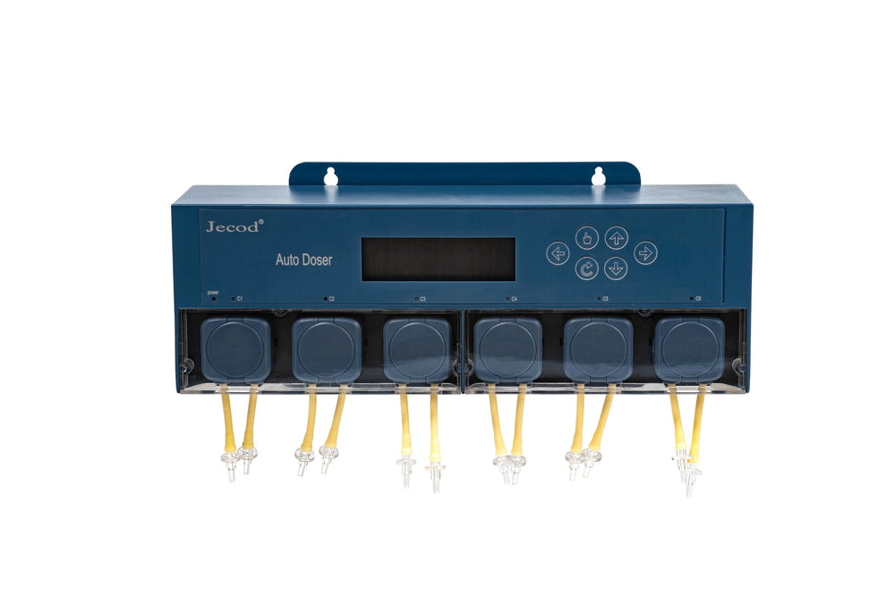 Doser Jebao 5-6 con panel de control y display para dosificación precisa.