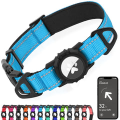 Collar Joytale con AirTag azul cielo, visible durante paseos nocturnos