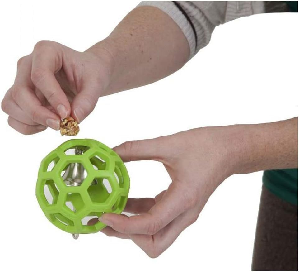 JW Activitoys Hol-ee Roller, colgante en jaula con cadena para mayor entretenimiento.