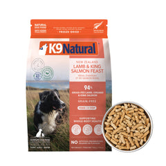 K9 Natural deshidratado cordero y salmón, bolsa de 500 g para almacenamiento cómodo.