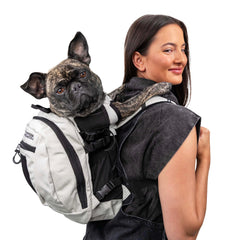 K9 Sport Sack Plus 2, vista frontal; cómodo transporte para perros pequeños.