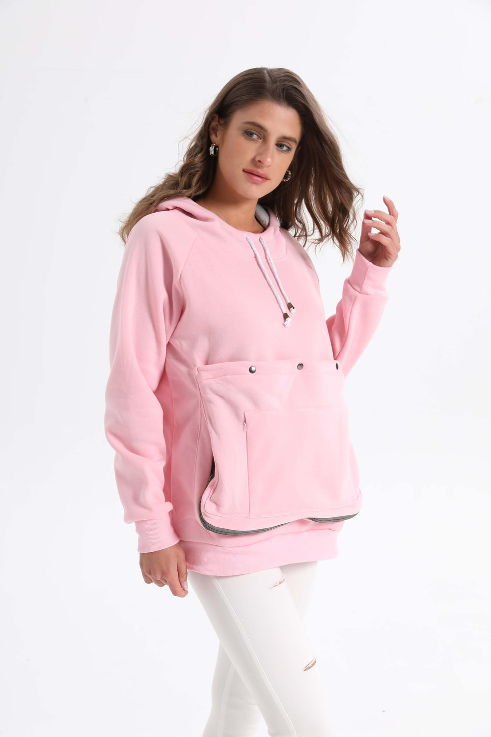 Kei Tomlison Pouch Hoodie paseo con mascotas pequeñas, manos libres durante caminatas.