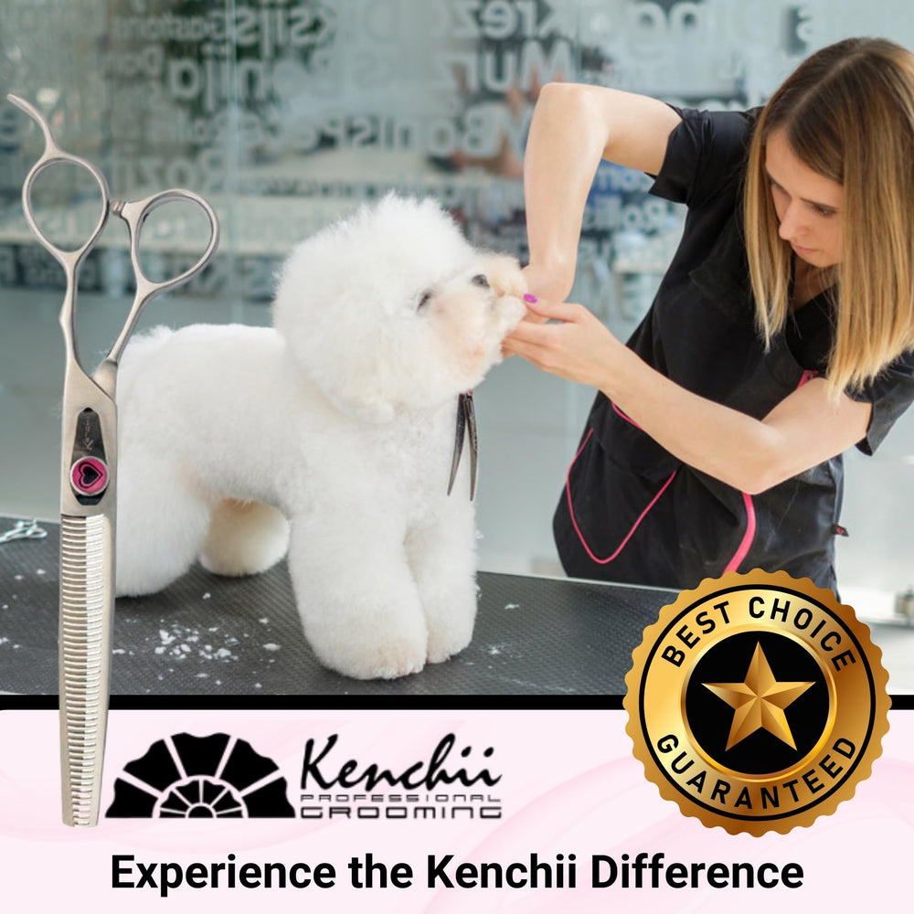 Tijeras Kenchii Love con acabado satinado, aspecto profesional y resistencia.