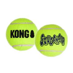 KONG Air Dog Squeaker Pelota de Tenis XL, detalle del chirriador para estimulación.