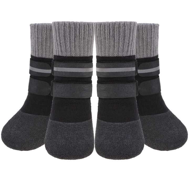 KOOLTAIL botas-perros-invierno-antideslizante-frente ofrece mayor agarre en superficies mojadas.
