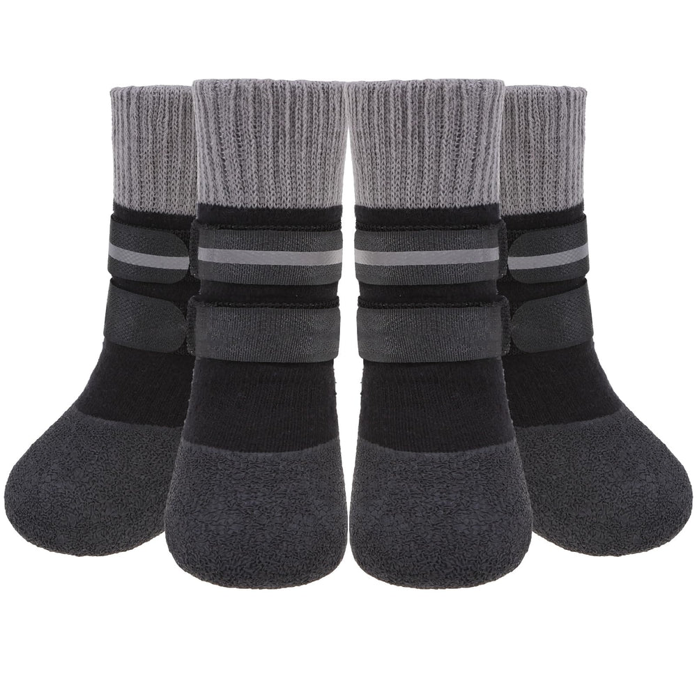 KOOLTAIL botas-perros-invierno-antideslizante-frente ofrece mayor agarre en superficies mojadas.