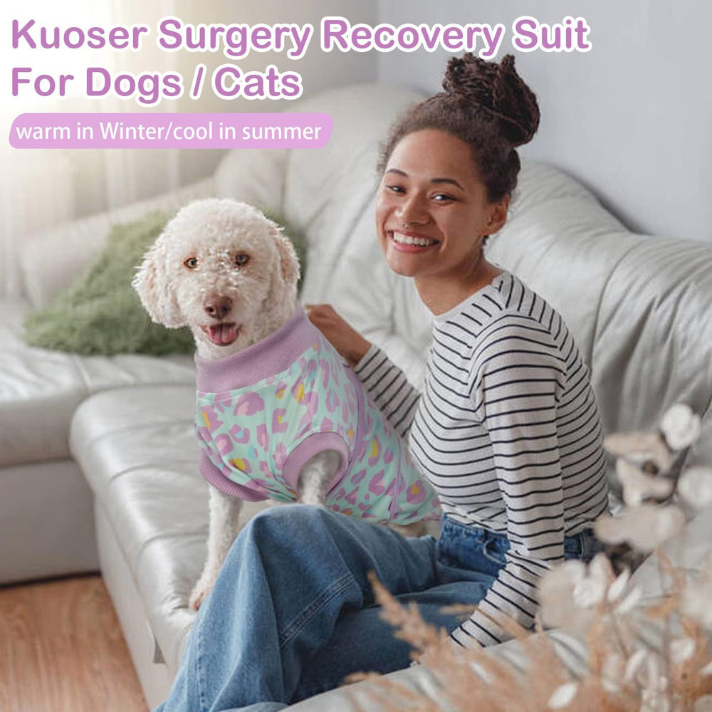 Kuoser: diseño lila leopardo añade estilo práctico para tu mascota.
