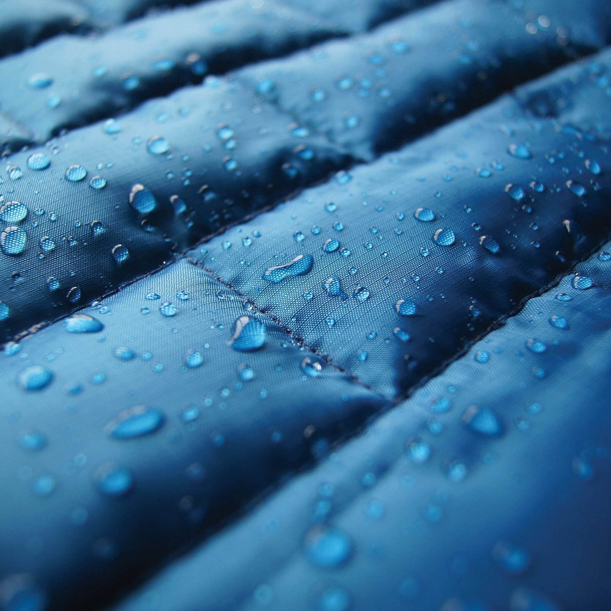 Kurgo Loft: tejido Microtomic Ripstop resistente al agua para días de lluvia.