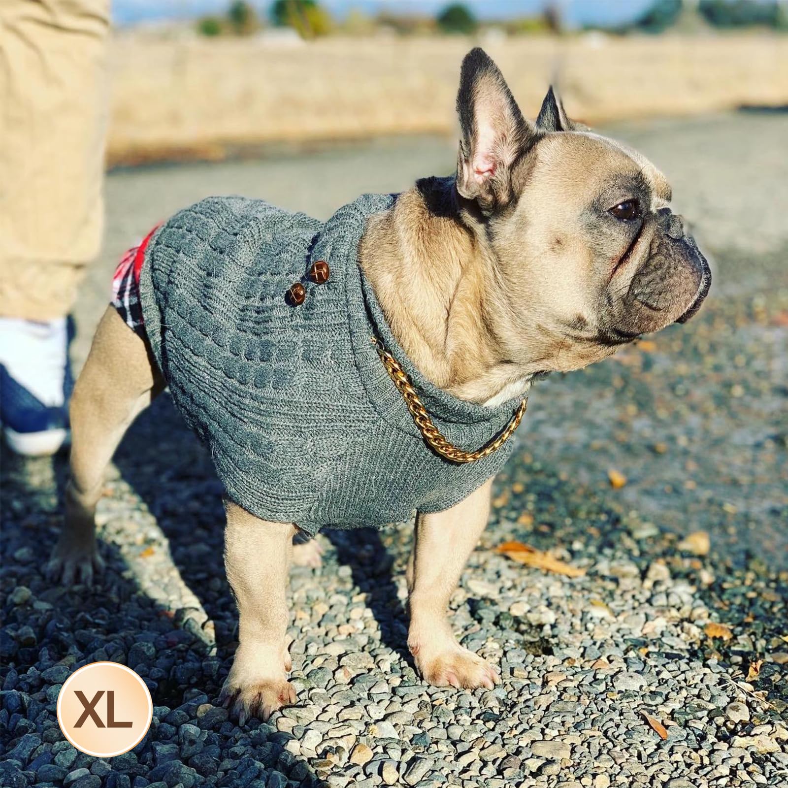 KYEESE: estilo preppy con parche de cuadros, ideal para salidas y fotos.