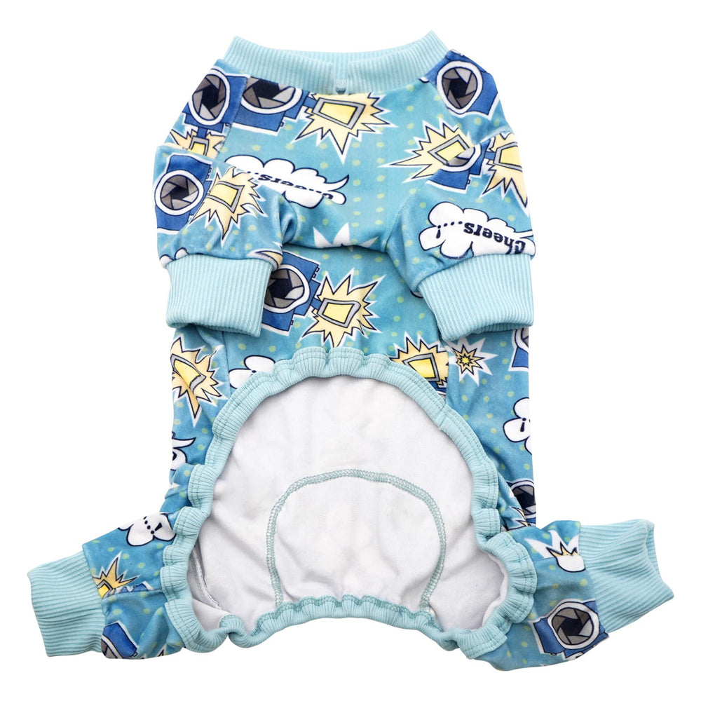 Entorno hogareño con la pijama KYEESE para perro, ambiente cómodo